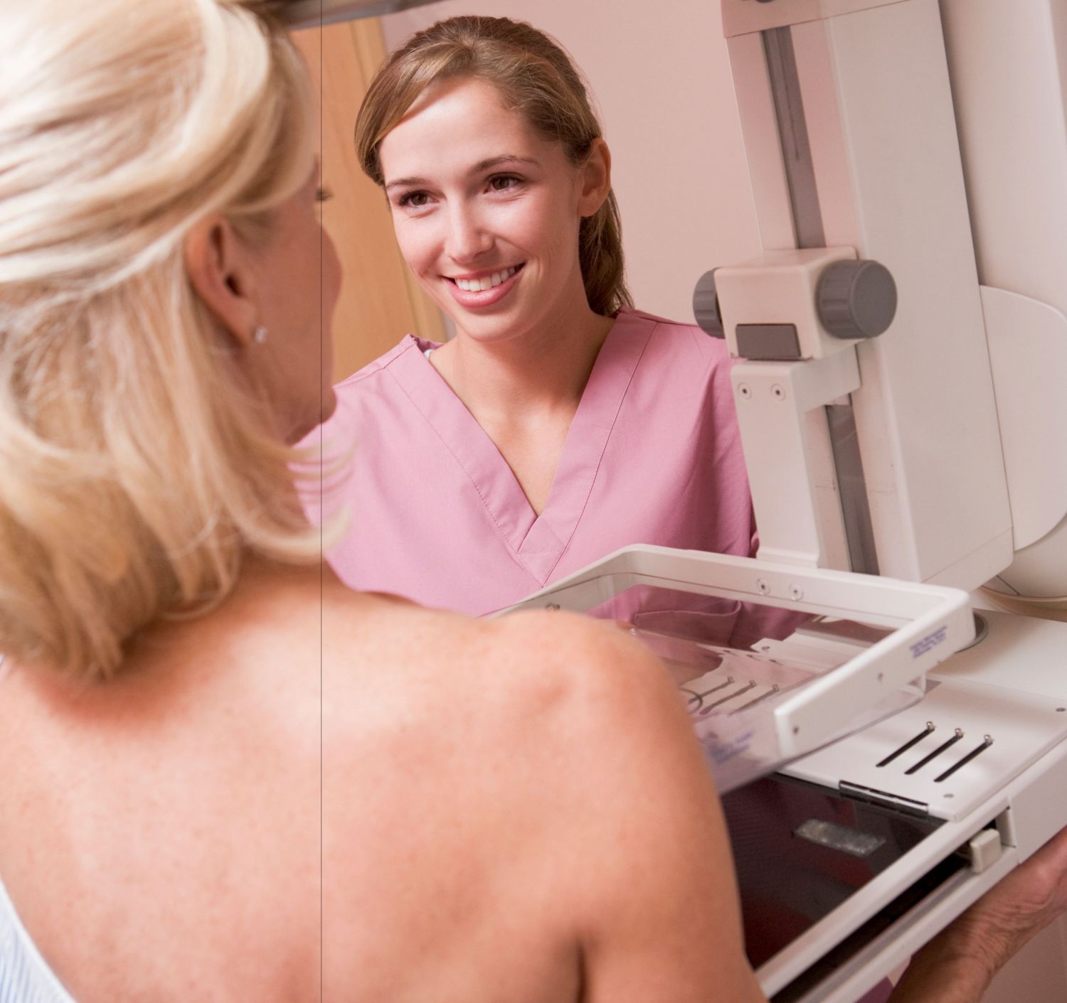 Eine Patientin bei der Mammografie. Thema: Krebsvorsorge